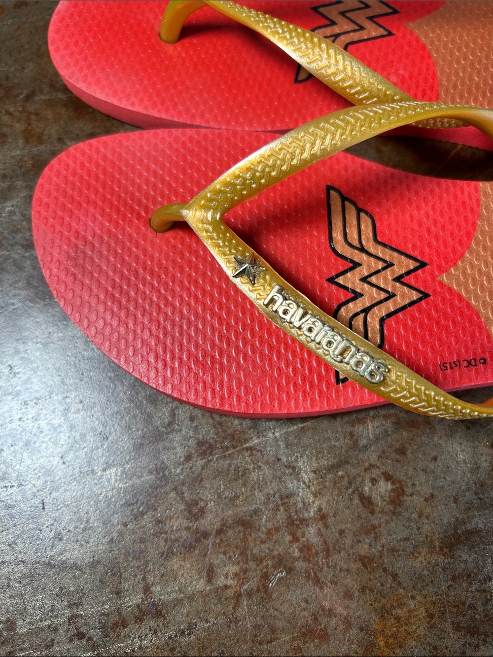 Havaianas Wonder Woman Flip Flops - Red, Blue, Gold - Picture 10 of 16